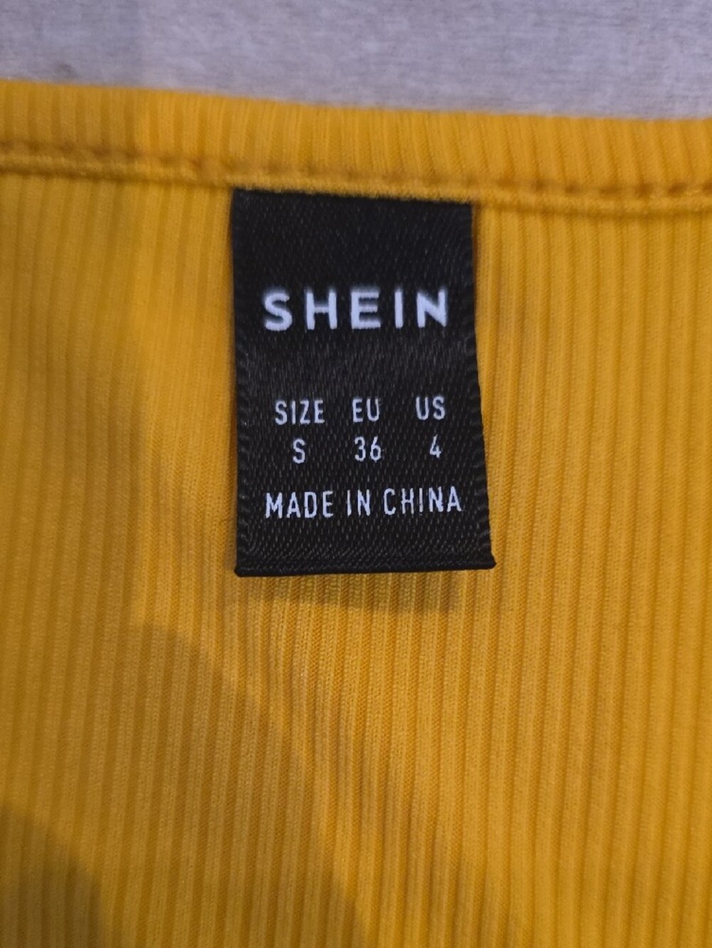 SHEIN Ribbed Notch Crop Tank Bundle - Picture 2 of 4
